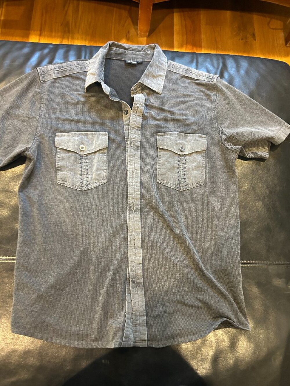 Men's short sleeve ribbed button up